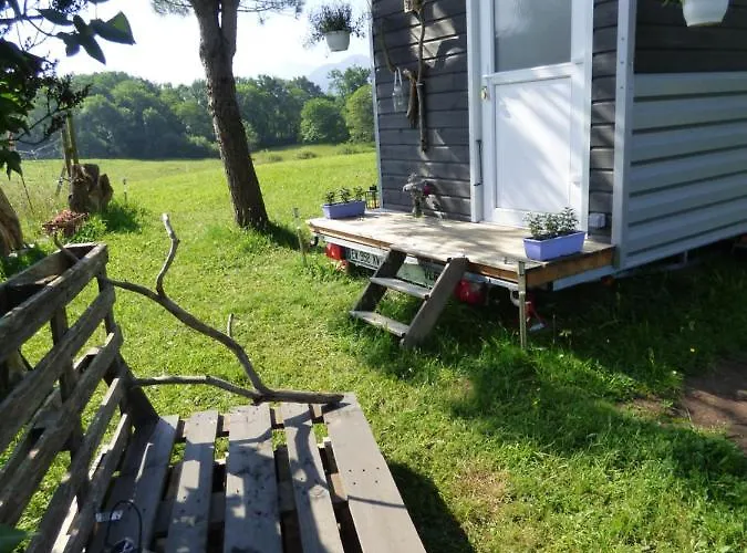 La Tiny Des 3 Pics Гостевой дом Bartres