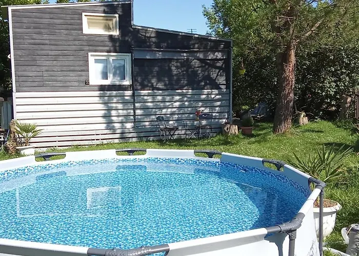 Гостевой дом La Tiny Des 3 Pics 3*